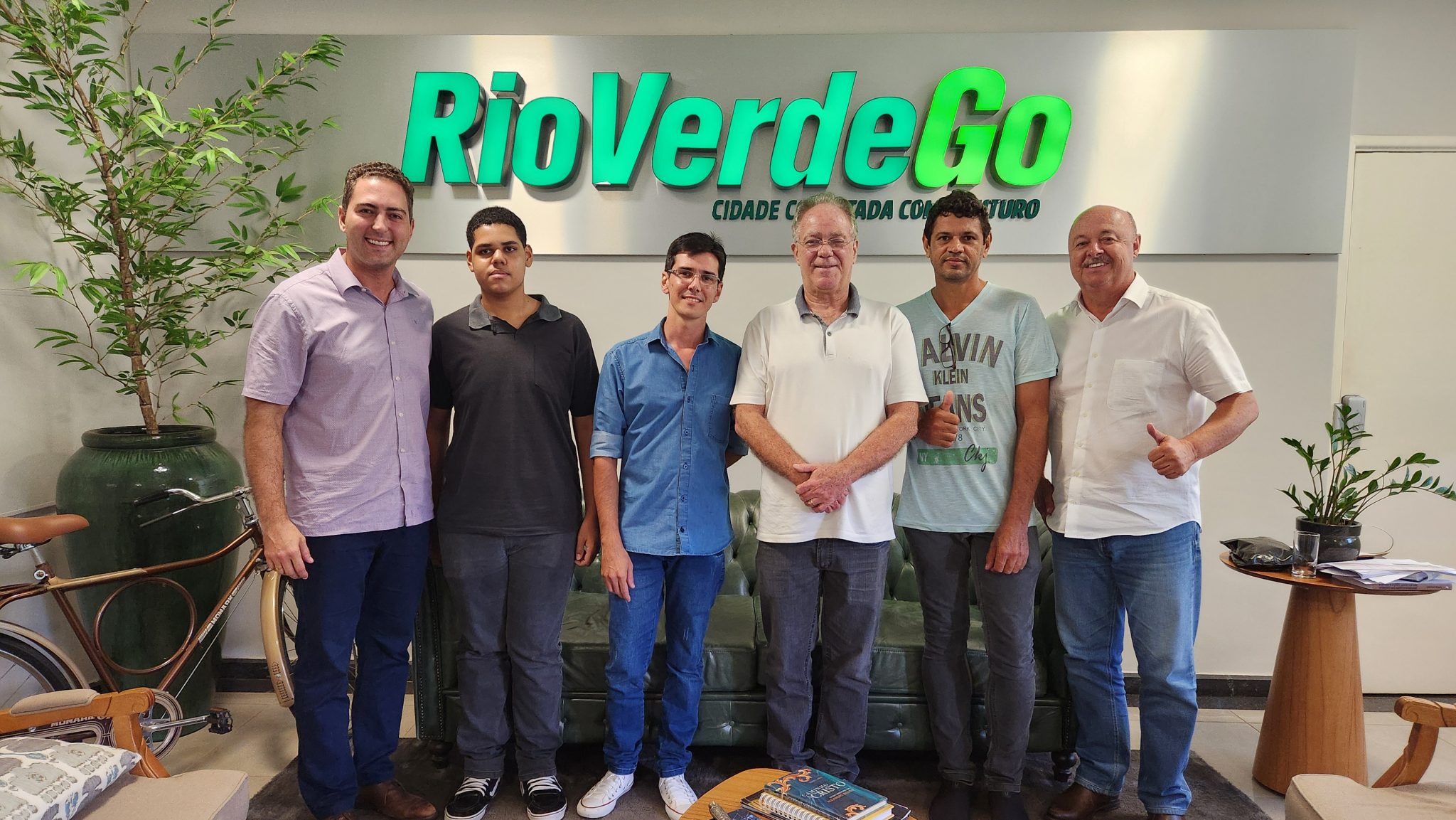 Prefeito recebe representantes do aeromodelismo de Rio Verde ...