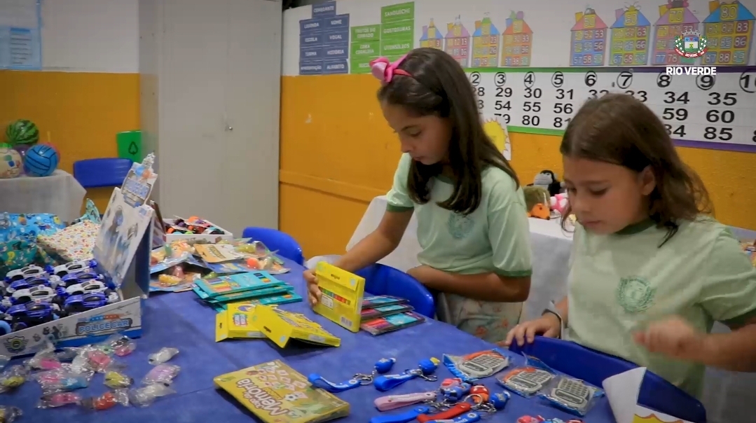 “Dinheiro não cai do céu, nem dá em árvore”: um projeto que ensina e diverte